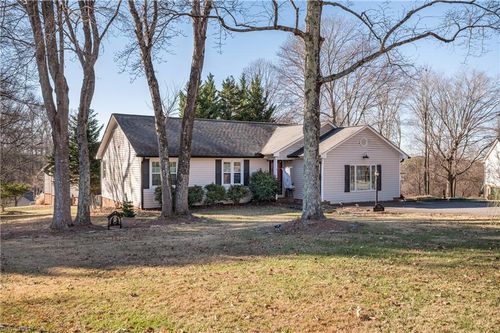 710 Saddle Dr, Pilot Mountain, NC, 27041-9329 | Card Image