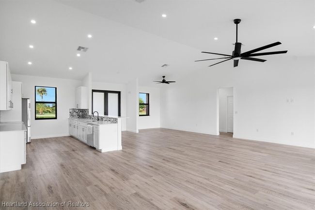 733 Sunset Pointe Dr, House other with 4 bedrooms, 2 bathrooms and null parking in Lake Placid FL | Image 6