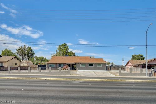 3768 E Russell Rd, Las Vegas, NV, 89120-2235 | Card Image