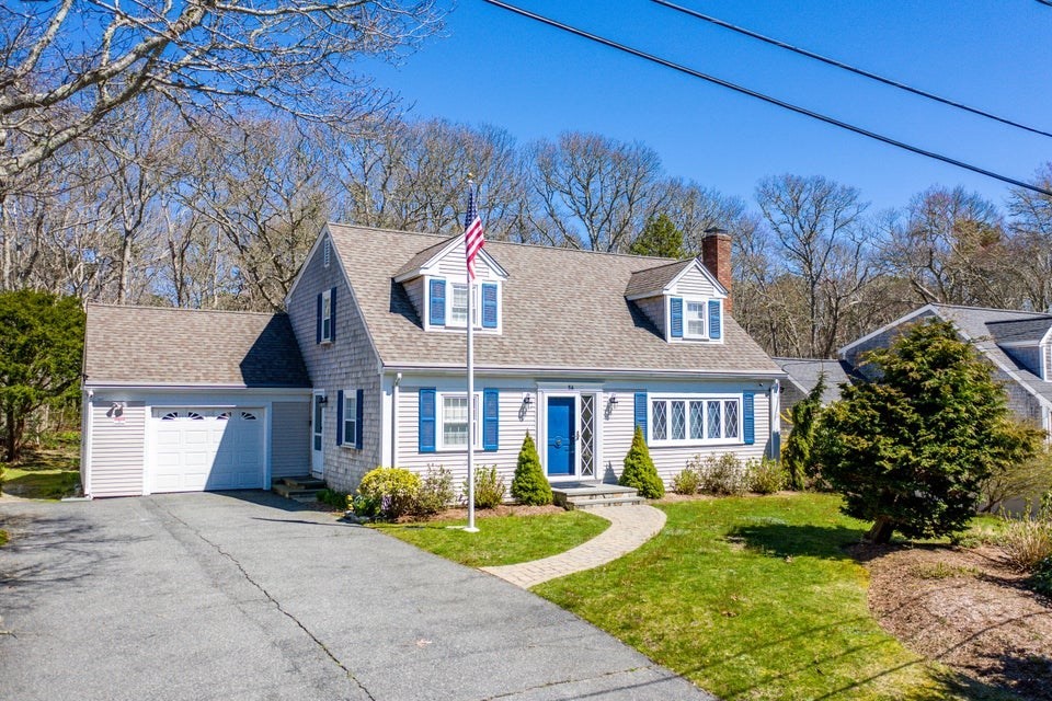 Hyannisport Cir, Hyannis, MA 02601