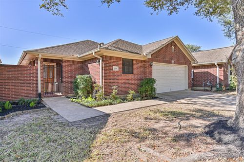 208 Live Oak Ln, Friendswood, TX, 77546-3470 | Card Image