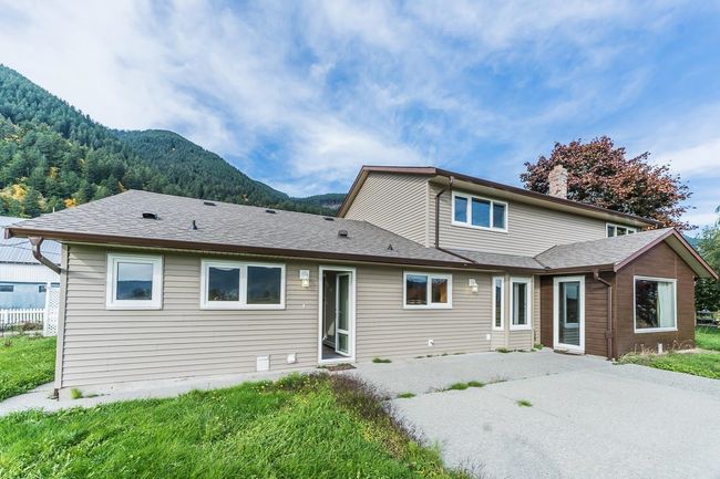 9535 Catherwood Road, House other with 4 bedrooms, 2 bathrooms and 4 parking in Mission BC | Image 7