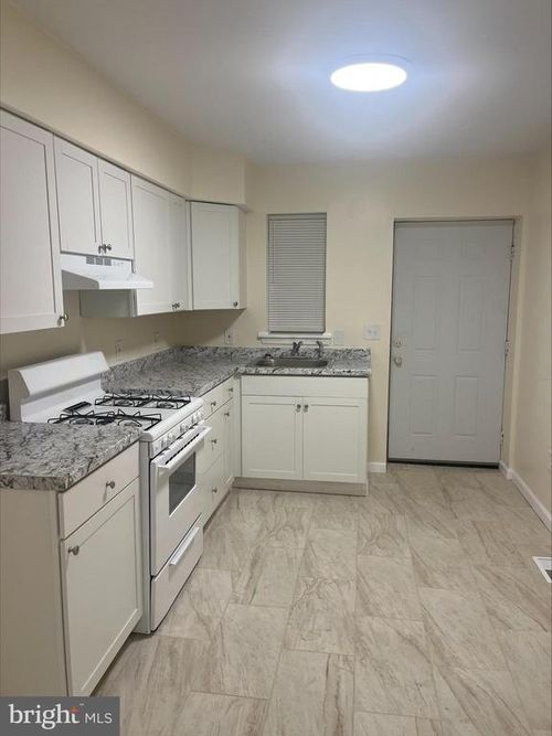 727 Berkley St, CAMDEN, NJ, 08103-1558 | Card Image