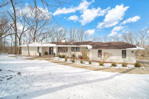 1910 Essex Ln, Jackson, MI, 49203-3819 | Card Image