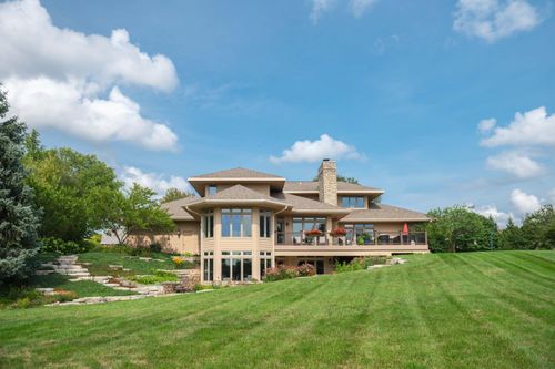 1801 E Bristlecone Dr, Hartland, WI, 53029-8657 | Card Image