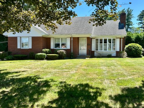 137 Elm St, Windsor Locks, CT, 06096-2215 | Card Image