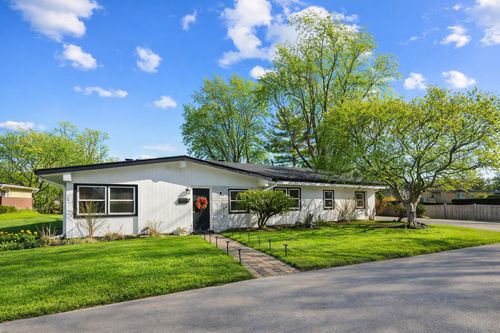 8 Rob Rd, Mount Prospect, IL, 60056-2933 | Card Image