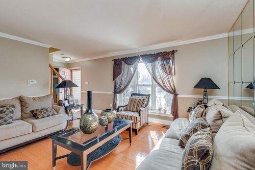 8661 Wyndam Rd, PENNSAUKEN, NJ, 08109-3223 | Card Image