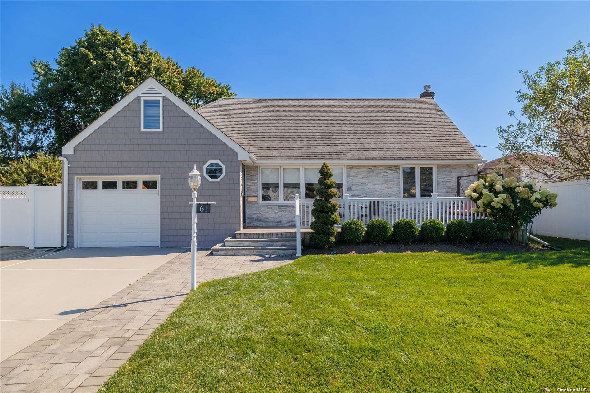 Lloyd Ct, East Meadow, NY 11554