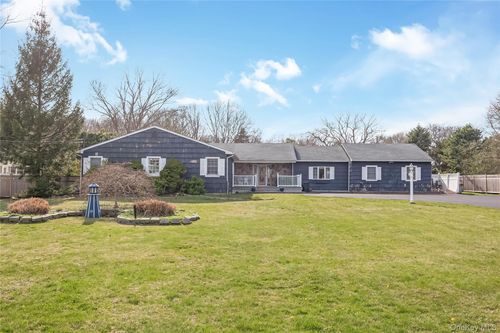 590 Lincoln Ave, Sayville, NY, 11782-1420 | Card Image