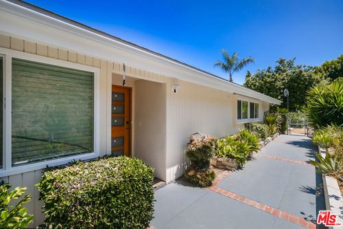 5634 Mason Ave, Woodland Hills, CA, 91367-6843 | Card Image