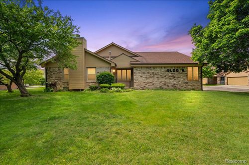 2303 Heritage Pointe Dr, Sterling Heights, MI, 48314-3739 | Card Image