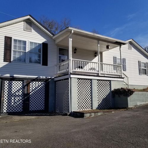 105 Oakdale Ln, Oakdale, TN, 37829-2946 | Card Image