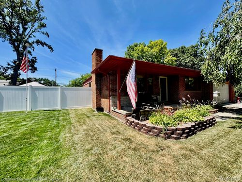 17714 Devonshire St, Riverview, MI, 48193-7614 | Card Image
