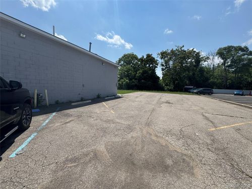 2262 Wayne Rd, Westland, MI, 48186-5428 | Card Image
