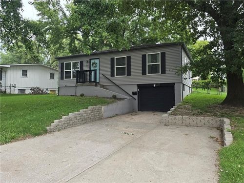 317 N Cochise Dr, Independence, MO, 64056-2032 | Card Image
