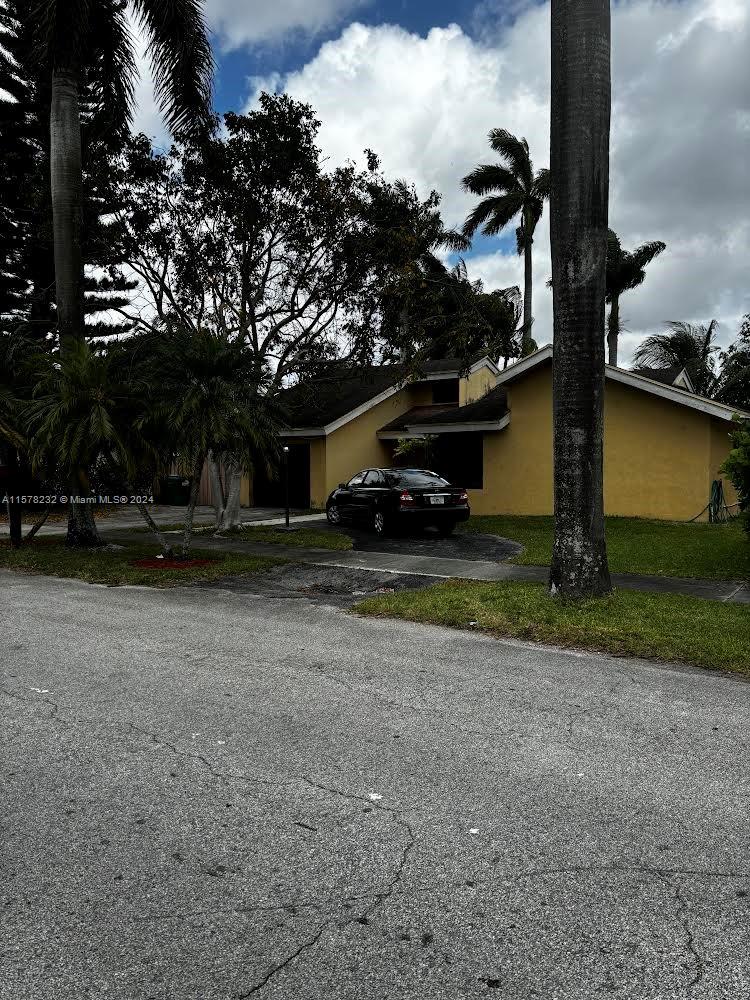 106th Ter, Miami, FL 33186