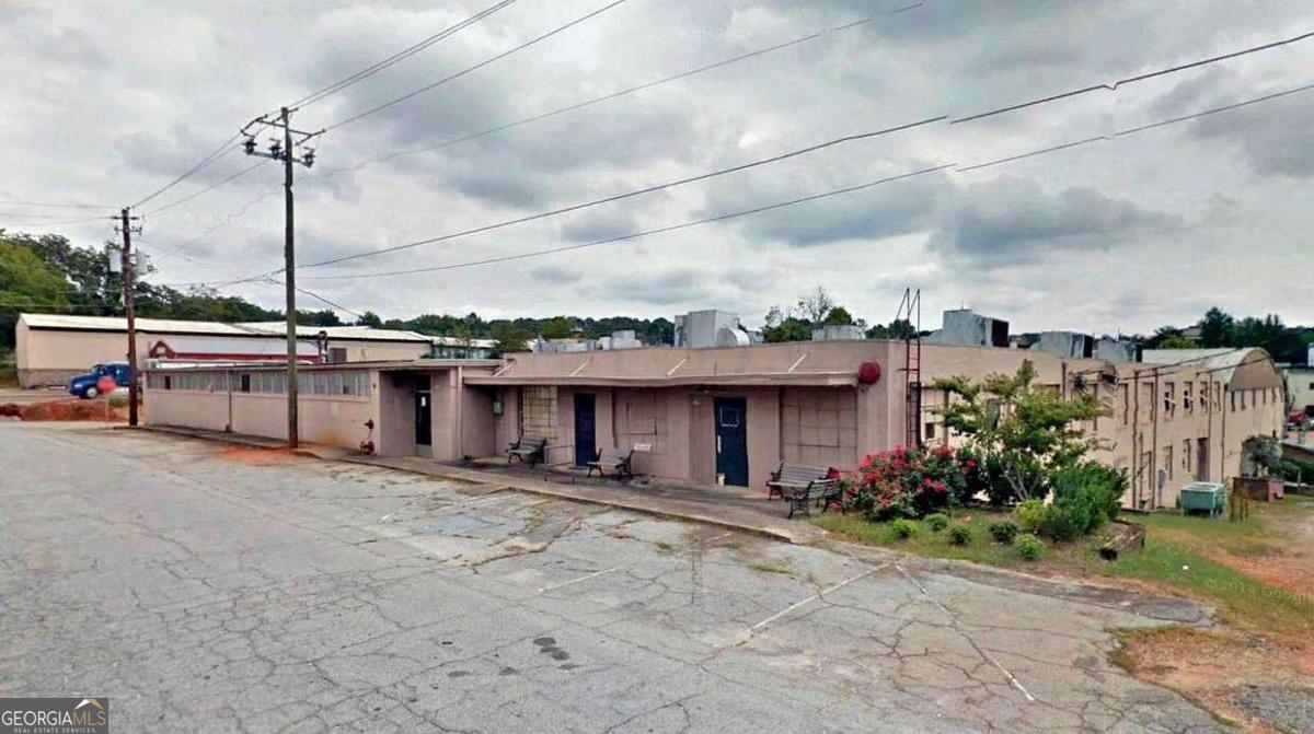 Commercial Sale in Cornelia 2