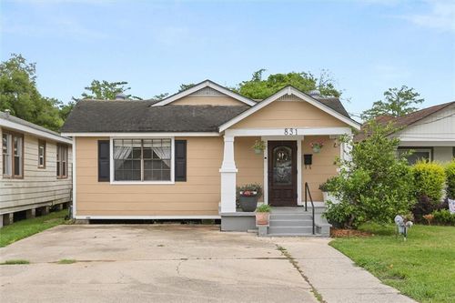831 Avenue B, Westwego, LA, 70094-4216 | Card Image