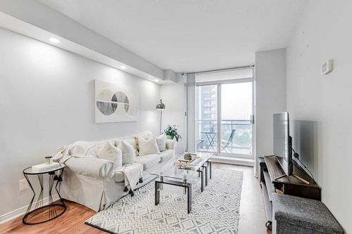 908-75 King William Cres, Richmond Hill, ON, L4B0C1 | Card Image