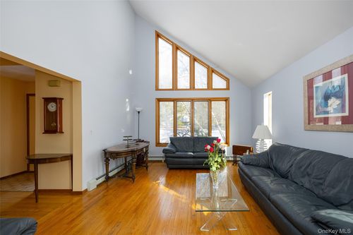 5 Chestnut Ridge Rd, Poughkeepsie, NY, 12603-6504 | Card Image