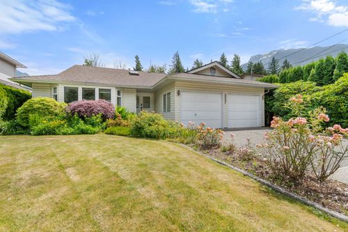 537 Wardle St, Hope, BC, V0X1L3 | Card Image