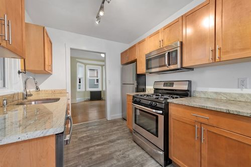 5 Murdock Ter, Boston, MA, 02135-2817 | Card Image