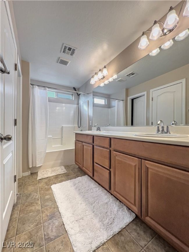 9137 Entrancing Ave, House other with 2 bedrooms, 3 bathrooms and null parking in Las Vegas NV | Image 8
