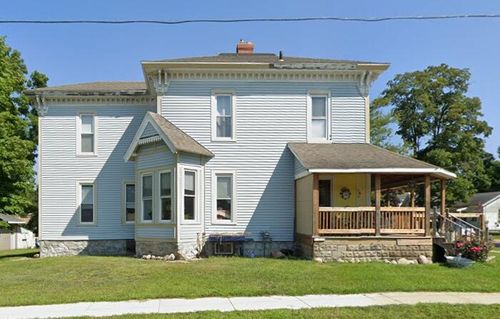 423 Oak St, Paw Paw, MI, 49079-1330 | Card Image