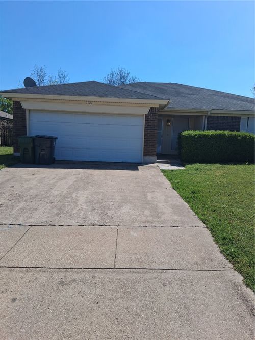 1100 Mapleview Dr, Arlington, TX, 76018-2924 | Card Image