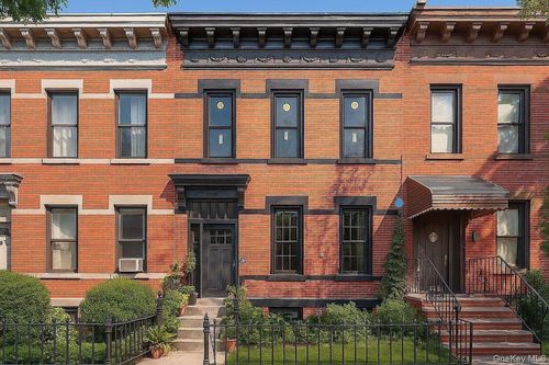 125 Beadel St, Brooklyn, NY, 11222-5328 | Card Image