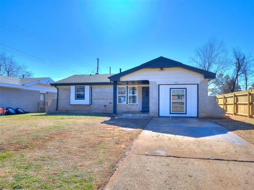 1304 S Locust Dr, Midwest City, OK, 73110-7446 | Card Image