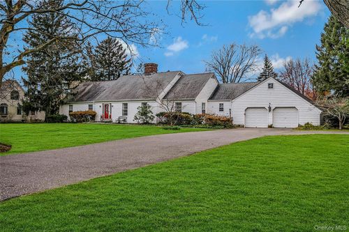 2340 Fairway Dr, Cutchogue, NY, 11935-2053 | Card Image