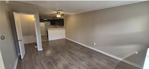 105-805 N Oak St, Arlington, TX, 76011-5762 | Card Image