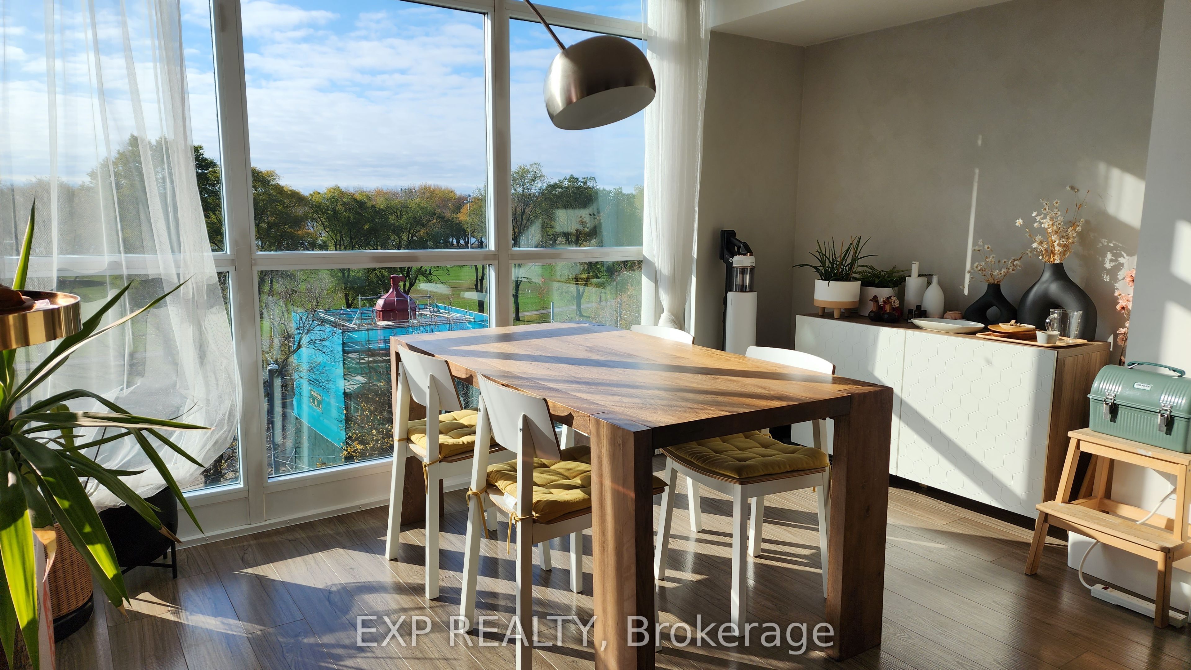 Residential Lease in Toronto C01 3