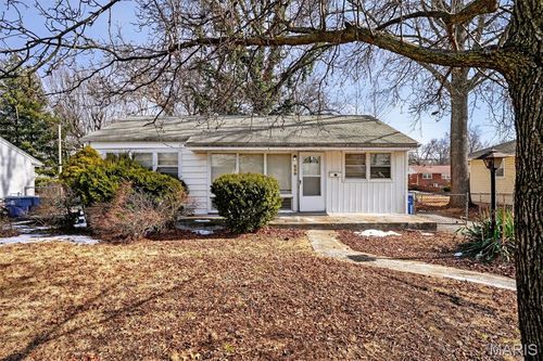 860 Saint Brendan Ln, Florissant, MO, 63031-6906 | Card Image