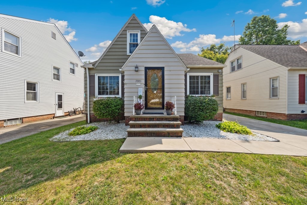 Woodhaven Ave, Cleveland, OH 44144