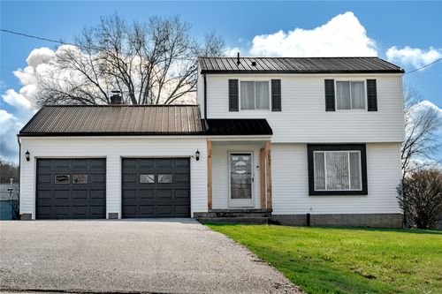 3917 Station Rd, Erie, PA, 16510-4335 | Card Image