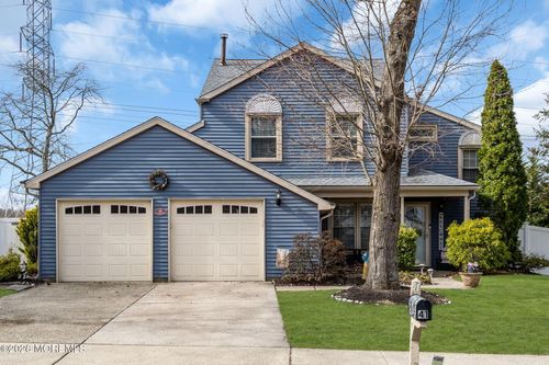 41 Concord Cir, Howell, NJ, 07731-1556 | Card Image