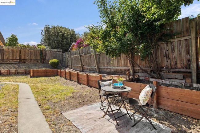 Spacious Back Yard | Image 38