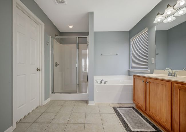 Separate shower & tub in the primary bathroom | Image 34