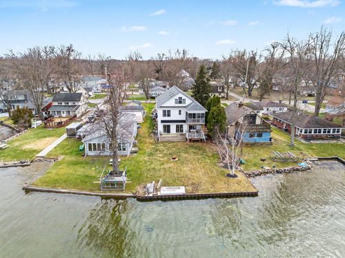 780 Beach Dr, Brooklyn, MI, 49230-9211 | Card Image