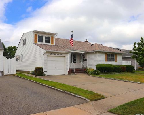 3645 Farmranch Rd S, Bethpage, NY, 11714-4012 | Card Image