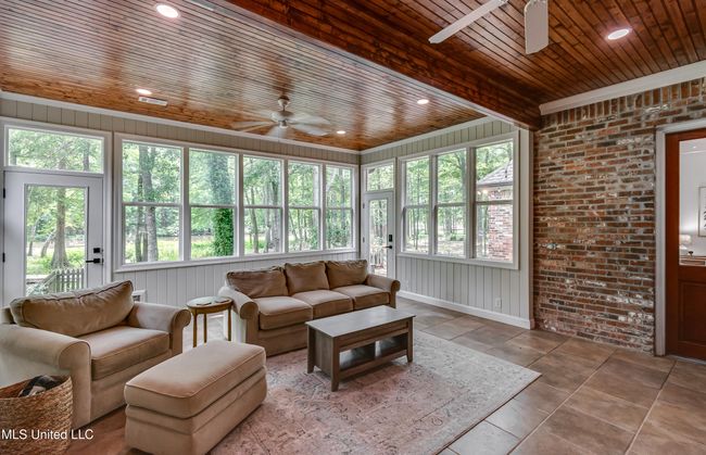 Sunroom 2 1025 Monet Cv-25 | Image 70