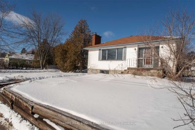 426 N Algoma St, House other with 2 bedrooms, 2 bathrooms and 6 parking in Thunder Bay ON | Image 2