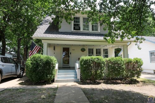938 Oak St, Emporia, KS, 66801-2559 | Card Image