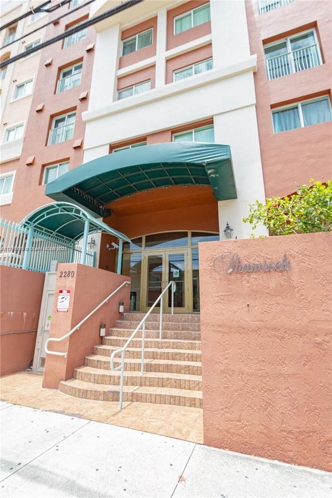 APT-305 - 2280 Sw 32 Nd Ave, Condo with 2 bedrooms, 2 bathrooms and null parking in Miami FL | Image 24