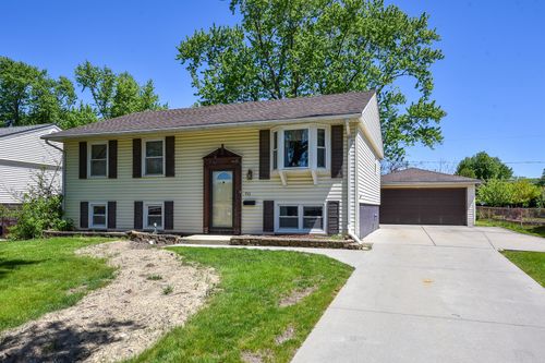 913 Vine St, Streamwood, IL, 60107-2137 | Card Image