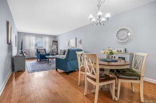 9p-3965 52nd Street, New York, NY, 11377 | Card Image