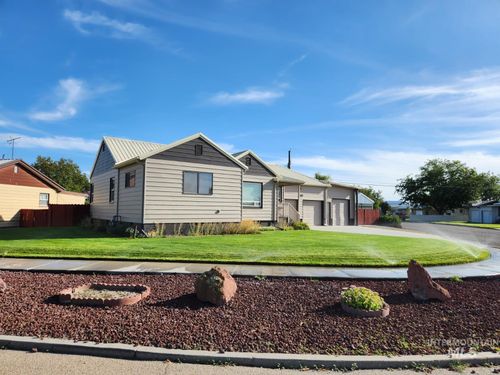 621 King Ave, Nyssa, OR, 97913-3677 | Card Image